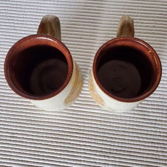 2 Handmade Pottered Mugs Vintage Pottery Brown Beige Signed 16oz - Picture 5 of 7